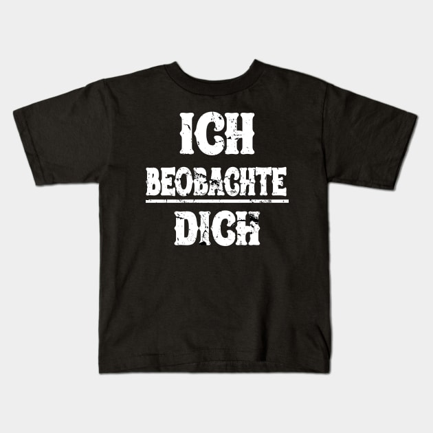 Ich Beobachte Dich Lustige Sprüche Kids T-Shirt by SinBle